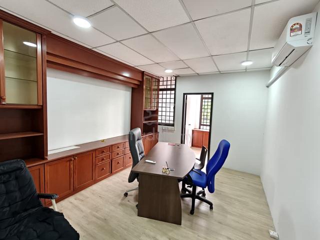 Jalan Molek Office Room For Rent 1