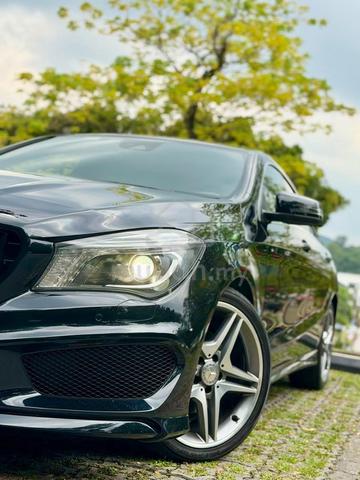 ON THE ROAD 2015 Mercedes BENZ CLA180 AMG 1.6 - 4