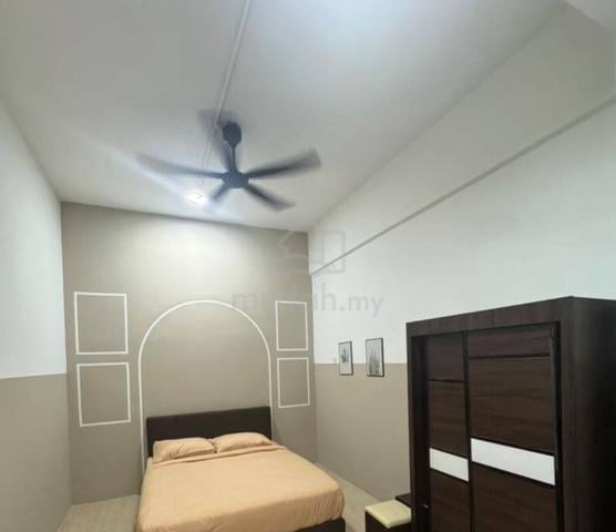 1 Tebrau ,JB Town / Mid Valley / ROOM can 2px / bus to CIQ / Ada AC 1