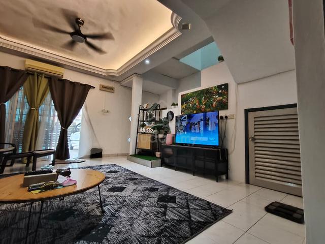 Renovated + Extend with Approval + 4R 3B Taman Dahlia, Salak Tinggi 1