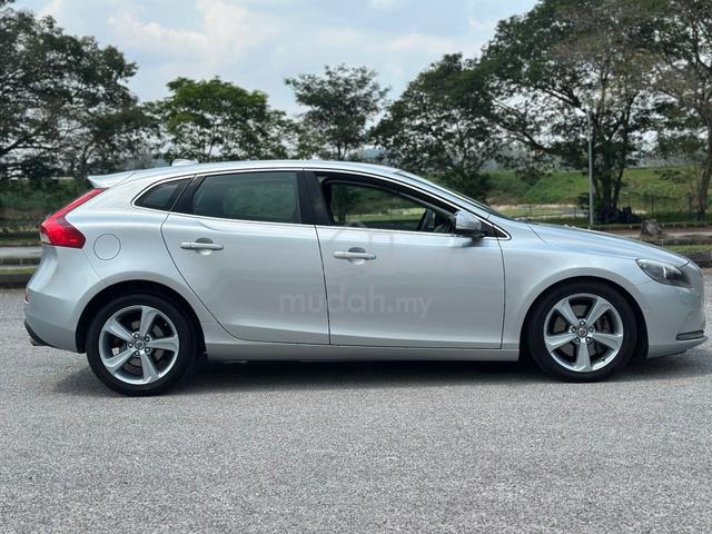 2014 Volvo V40 2.0 T5 (A) FREE WARRANTY 1 OWNER - 2