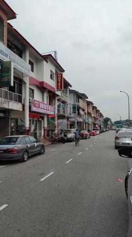 Tamn senai utama facing main road shoplot for sale 1