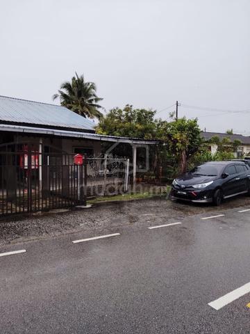 Single Storey End lot Jalan Sekolah Cina, Kulai, Malay Only 1
