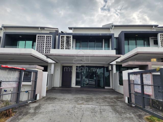 Double Storey Terrace Ferrea, Denai Alam For RENT 1