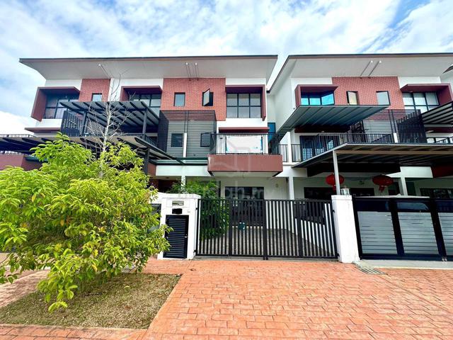 Renovated Myra Meranti 3 storey House Bukit Perdana For Sale Puchong 1