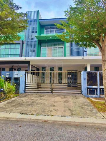 Well Kept 3-Storey Terrace Bangi Avenue 6R6B Move In Ready Cheap Rent 1