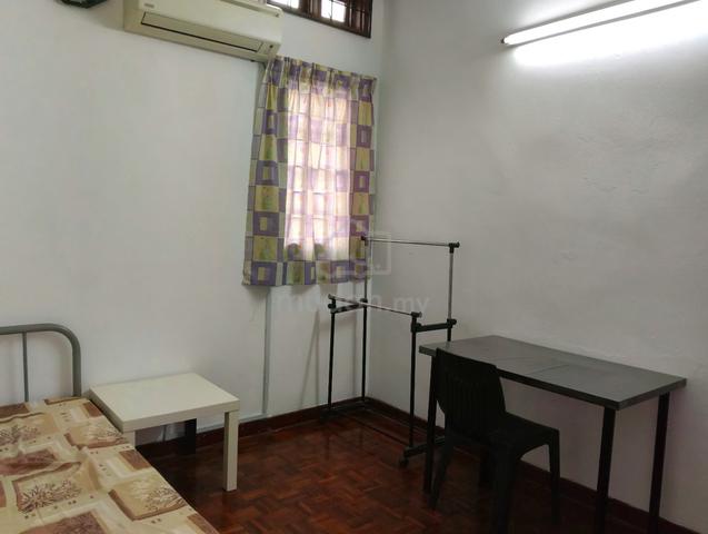 USJ2/5F. Air cond room in quiet house opposite padang 1