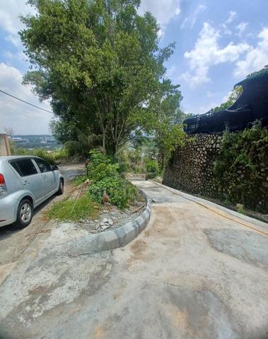 A vacant Bunglow lot in Kg.Dato Abu Bakar Baginda 1