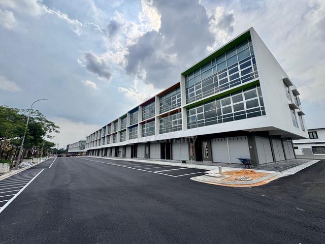 Brand New 3-Storey Shoplot Facing Main Road For Rent @ Bandar Dato Onn 1