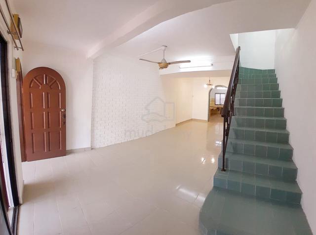 Sri Gombak 2 Bedrm Hse !! NEWLY Refurbished !! Table Top !! 1