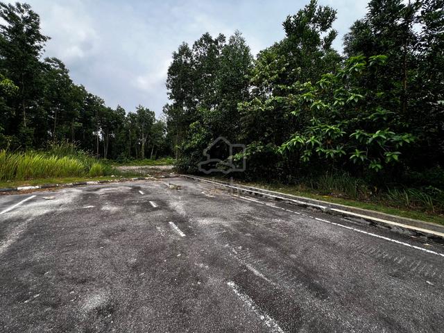 Lot Banglo Chendering ( luas dan depan taman) 1