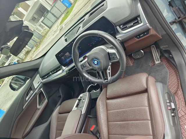 2023 BMW iX1 xDrive30 EV | Like New | Direct Owner - 4