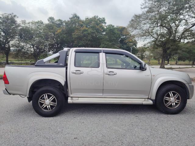 Isuzu D-MAX 2.5 4X2 SUPER TIPTOP NO OFF ROAD CLEAN - 4