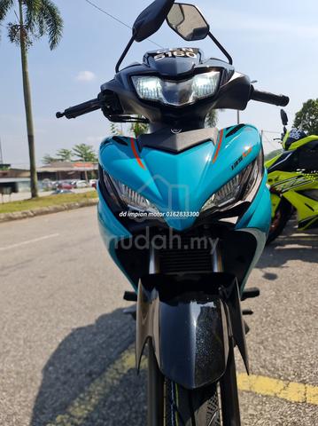 yamaha v8 motorcycle