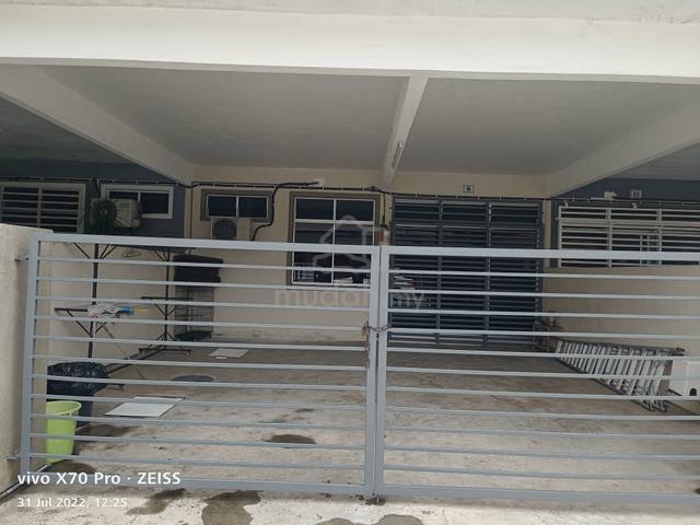 RUMAH TERES SETINGKAT 4 BILIK UNTUK DISEWA – Pantai Balok, Kuantan 1