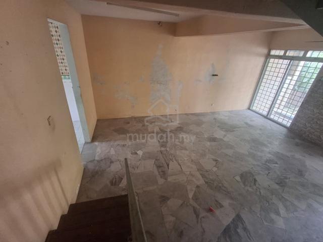 [20x70] Double Storey Teras House Jalan Inai Bukit Beruntung Rawang 1