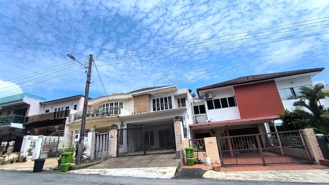For Sale Tmn Supreme 2 Storey End Lot with Land Gated Guarded 1
