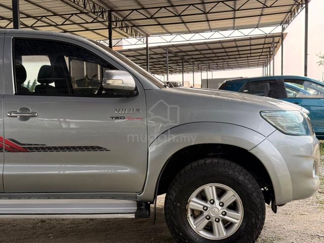 2011 Toyota Hilux 2.5 G (A) 4X4  - 5
