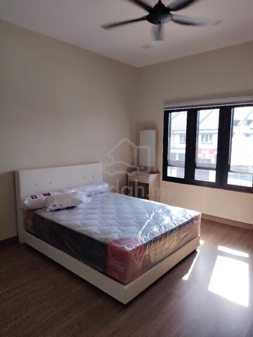 Bukit Raja Master Bedroom 1
