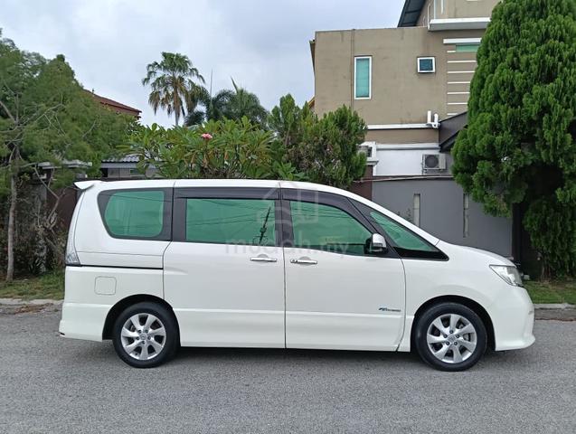 2013 Nissan SERENA 2.0 HIGHWAY STAR - 4