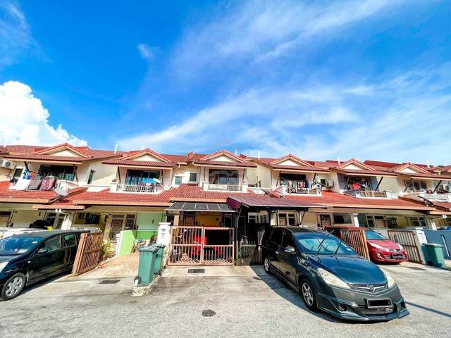 Bayu Parkville Townhouse, Taman Balakong Jaya, Seri Kembangan 1