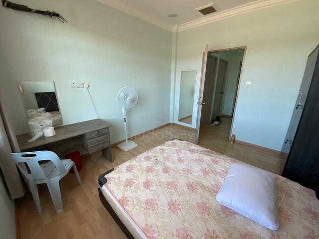 ROOM for ONE working lady 1