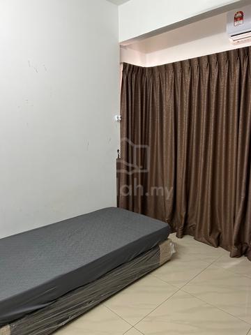 air con middle room to rent 5