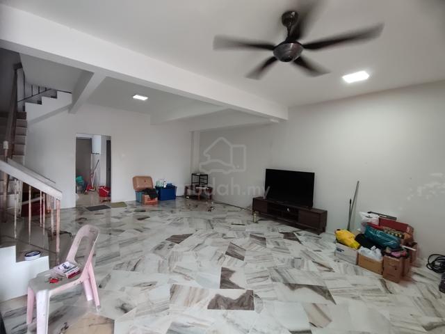 MURAH MURAH 4 BILIK 3 TOILET LANDED Taman Saujana Puchong FOR RENT 2