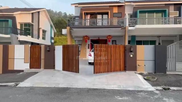 Mosey Hill Lahat Renovated Double Storey Intermediate Corner For Sale 1