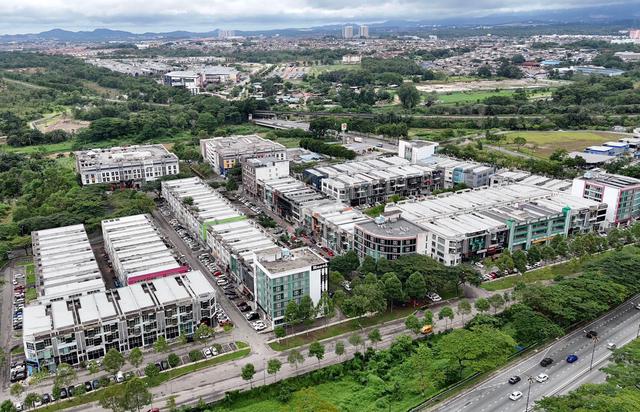 Danga Utama - 3 Storey Shop For Sale 1