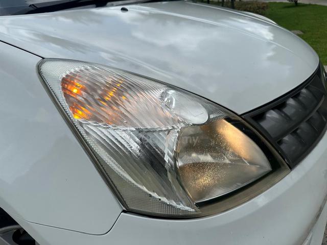 2010 NISSAN GRAND LIVINA 1.6 (A) Masih Boleh Loan! - 4