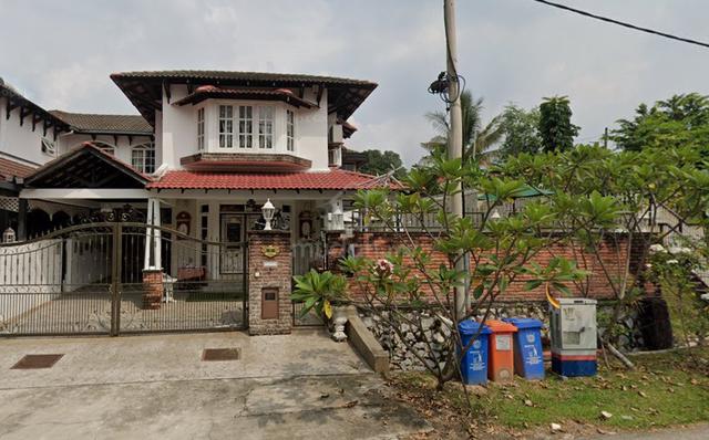 40% BELOW MARKET PRICE 2 Storey Semi-D Sek 11, Shah Alam Corner 1
