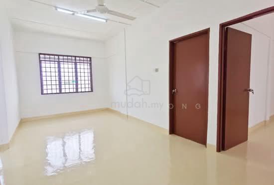 Flat Taman Molek 1