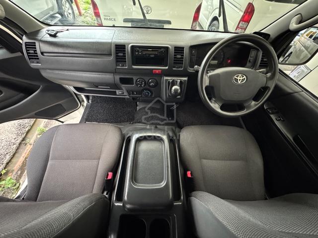 2015 Toyota HIACE 2.5 WINDOW VAN HIGH ROOF 12 SEAT - 4