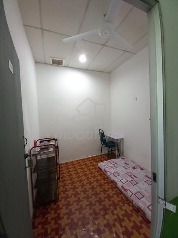 Room ( Male Near 2nd Link) at Tmn Nusantara, Gelang Patah, Johor. 5