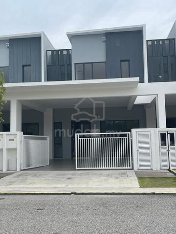 Double Storey Terrace (Resort Residence 2) di Bandar Sri Sendayan 1
