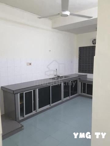 2.5 Sty Port Klang Pandamaran Partially Furnished Great For Investment 1
