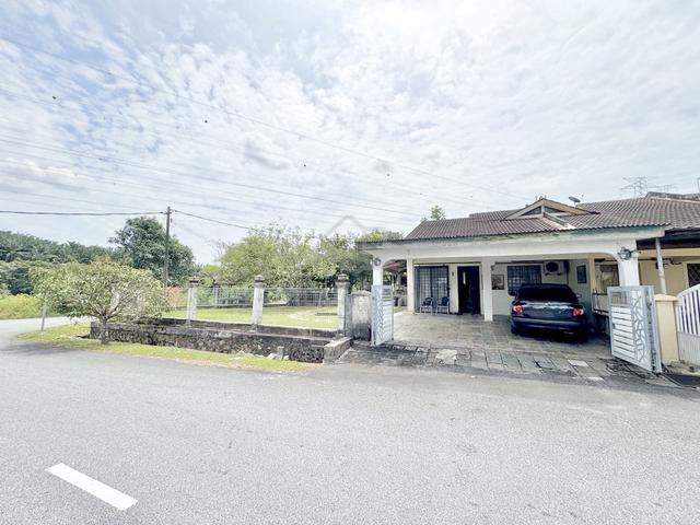 FACING OPEN! CORNER LOT Single Storey Taman Desa Vista, Sepang 1