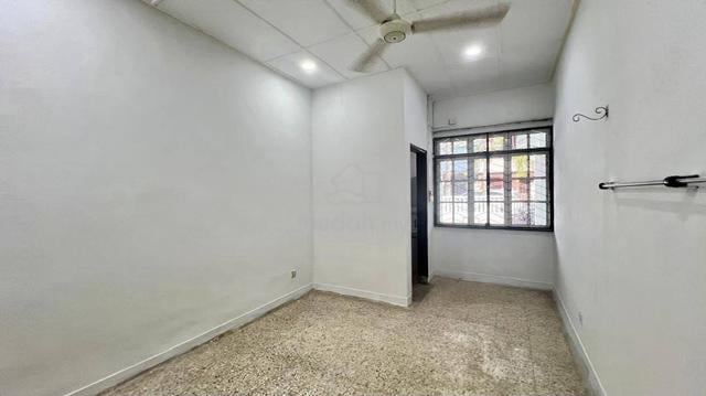 Perling 1.5 Storey House 3Bed 3Bath Partial Furnished @ Jalan Belibis 1