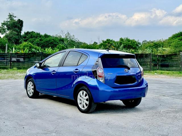 TOYOTA PRIUS c 1.5AT 2013 - 2