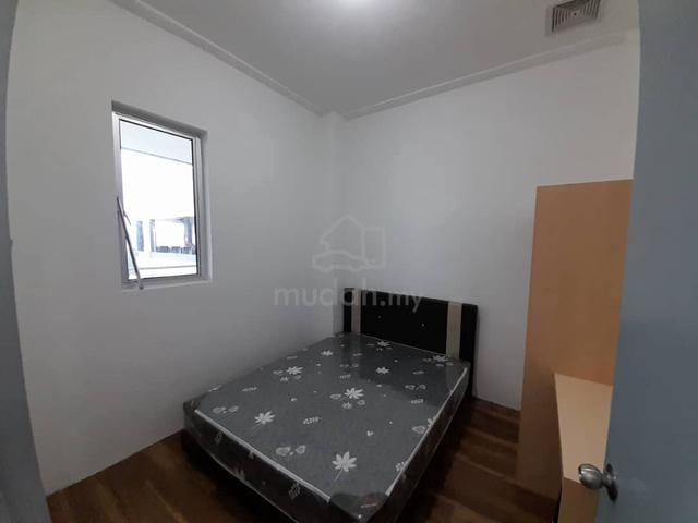 Direct Bus to CIQ | Medium Room [ Stulang ] 1