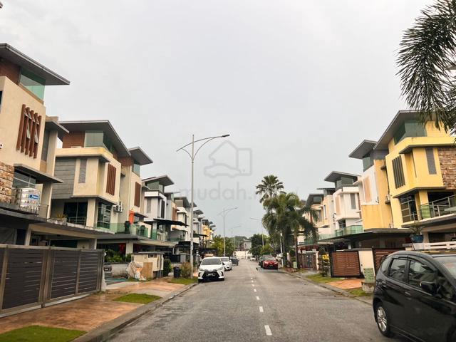 [BELOW MARKET] Tiara Puteri Bukit Rahman Putra 3 Storey Semi-D F/H 1