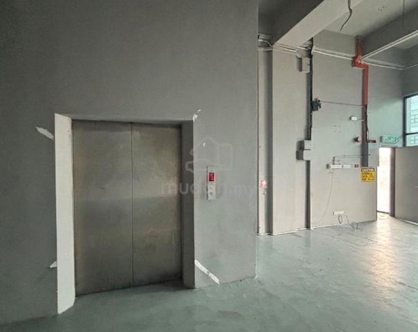 For Rent CORNER LOT 3 storey Semi D Factory with lift. Bukit Jelutong 1