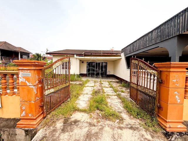 HUGE CORNER LOT Single Storey Semi D Jalan Limau, Meru Klang 1