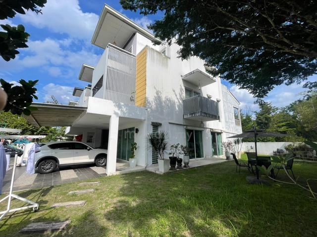 Taman Nadayu 92 Corner Lot 3 Storey Tastefully Renovated House 1