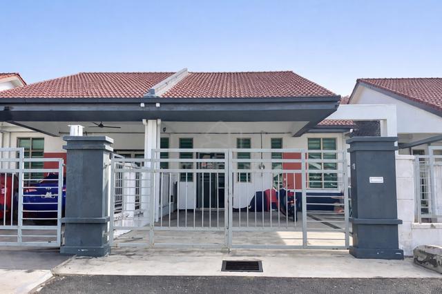 [FREEHOLD - EXTRA LAND 24' X12' ] Taman Cheng Perdana, Cheng , Melaka 1