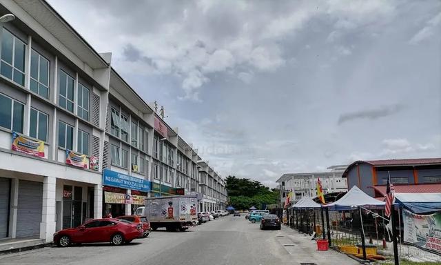 Ground floor 3-Storey Shop for rent 1
