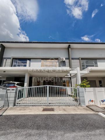 Rumah 2 Tingkat - 2 Unit AIRCONDS 🔥 Luas, Cantik & Gated Guarded ✨ 1