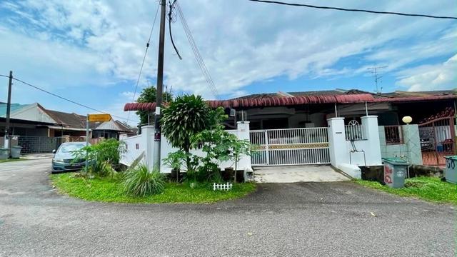 TAMAN DAYA-Jalan Rumbia Single Storey CORNER LOT Renovated Nice House 1