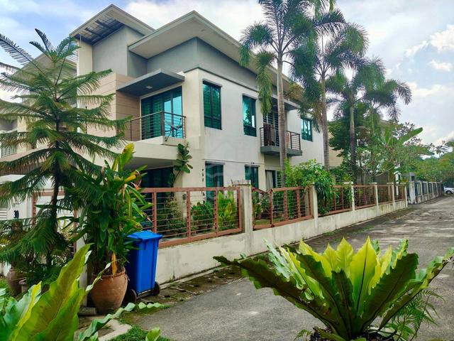 FREEHOLD - END LOTš„ | 2 Storey Terrace Alam Impian, Shah Alam 1
